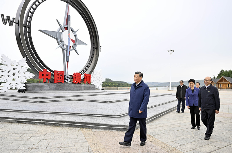 9月6日至8日，中共中央总书记、国度主席、中央军委主席习近平在黑龙江调查。这是6日下午，习近平在大兴安岭地域漠河市北极村调查。